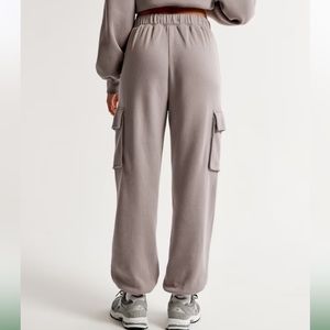 Abercrombie & Fitch Essential Oversized Cargo Sunday Sweatpant